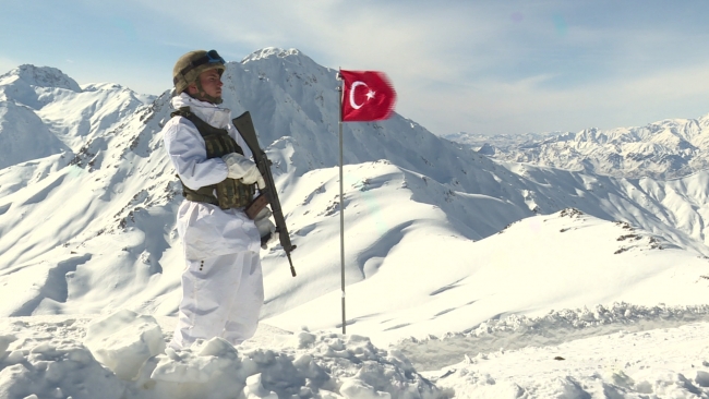 Mehmetçik eksi 20 derecede gece gündüz nöbette